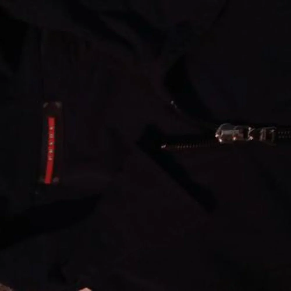Prada - Picture 4 of 5